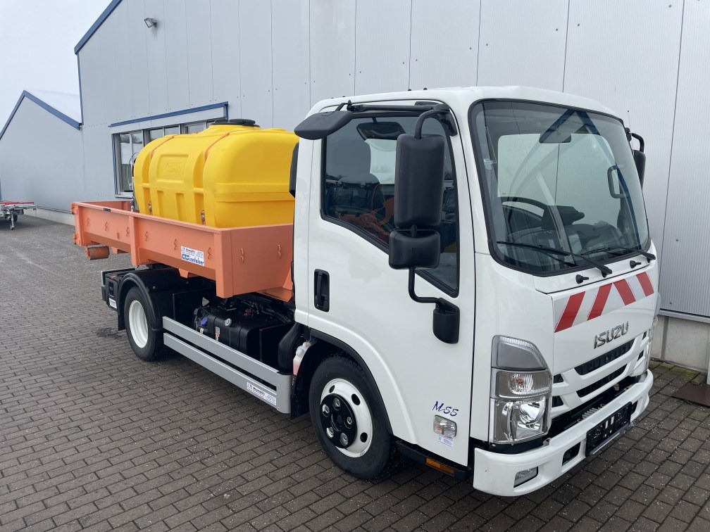 imgi_54_isuzu-nmr-abrollkipper-cts-wassertank-1