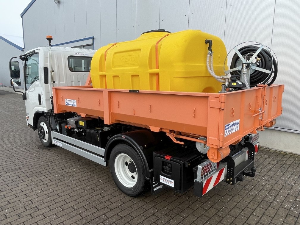imgi_55_isuzu-nmr-abrollkipper-cts-wassertank-2