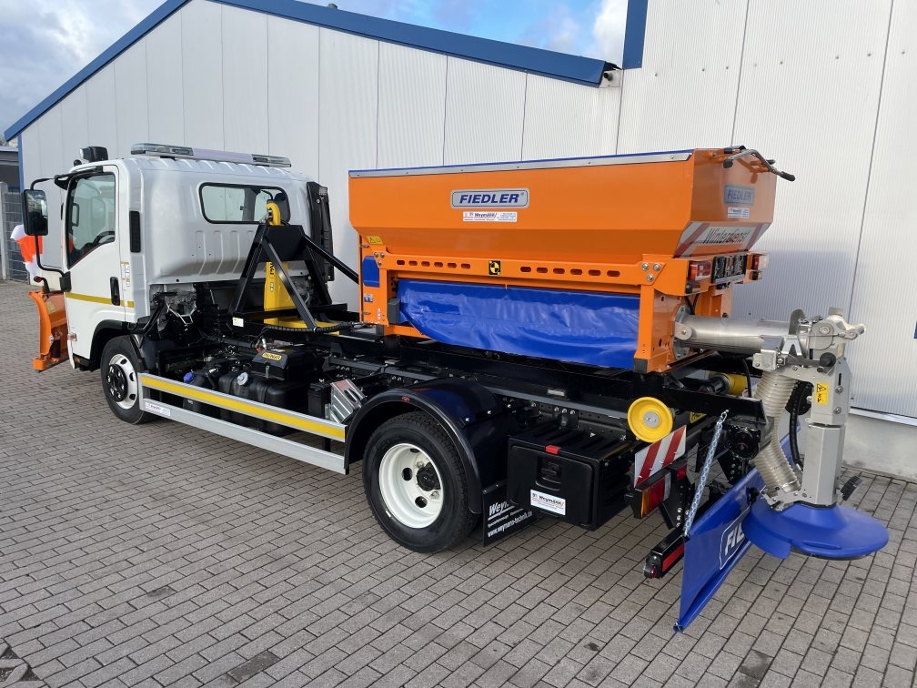 imgi_61_isuzu-npr-abrollkipper-palfinger-streuer-fiedler-schneeschild-2
