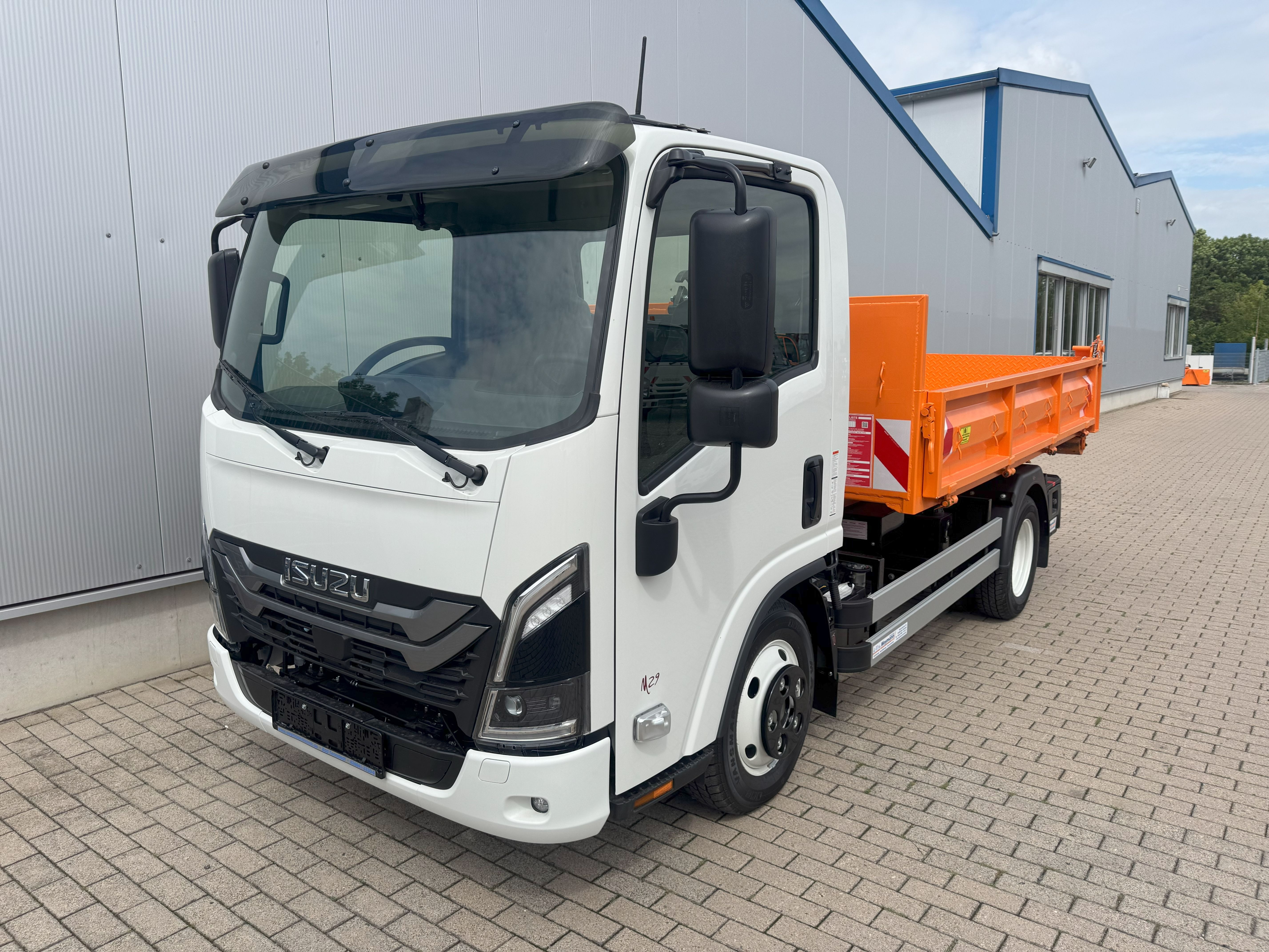 imgi_66_isuzu-m29-nmr-abrollkipper-cts-2