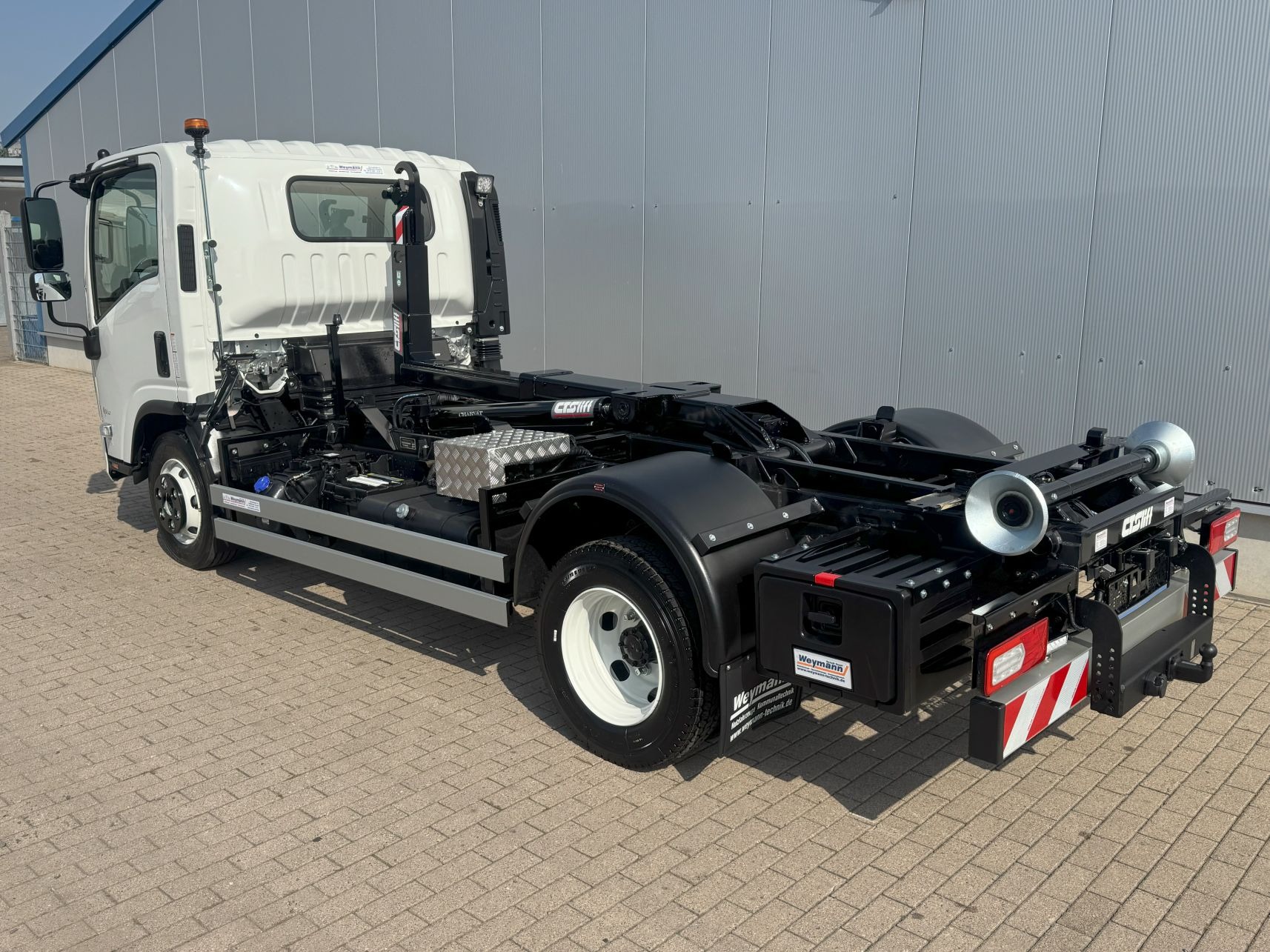 imgi_72_isuzu-npr-m30-abrollkipper-cts-2